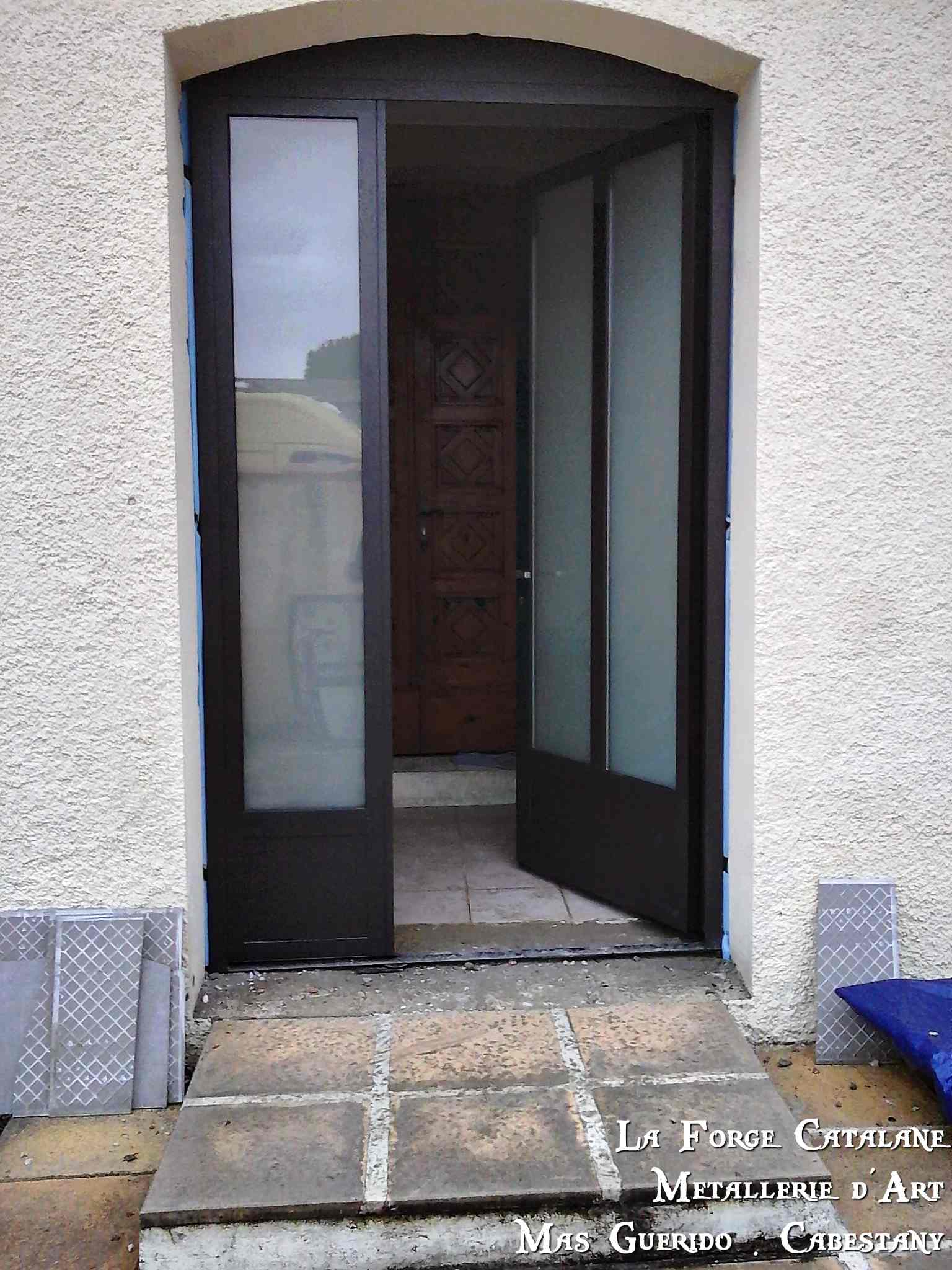 porte entree imposte fixe vitrage opalescent La Forge Catalane Cabestany (2).jpg